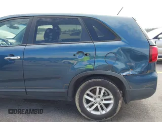 2014 Kia Sorento LX z VIN 5XYKT3A63EG509554, wystawiony jako IAAI lot #42278016 z przebiegiem 166 639 mil mil oraz . Historia ofert i sprzedaży dostępna na DreamBid. Obrazek 14.