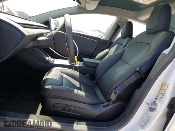 2025 Tesla Model 3 Long Range z VIN 5YJ3E1EA8SF903460, wystawiony jako Copart lot #57116545 z przebiegiem 5 147 mil mil oraz Szkoda całkowita • Salvage title. Historia ofert i sprzedaży dostępna na DreamBid. Obrazek 7.