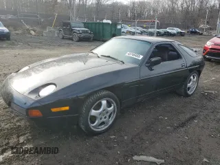 1988 Porsche 928 z VIN WP0JB0921JS860322, wystawiony jako Copart lot #43746455 z przebiegiem 136 427 mil mil oraz Szkody całkowita. Historia ofert i sprzedaży dostępna na DreamBid. Obrazek 1.