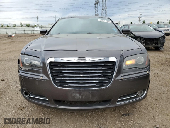 2014 Chrysler 300 S z VIN 2C3CCAGG3EH238946, wystawiony jako Copart lot #58564395 z przebiegiem 214 122 mil mil oraz Czysty tytuł • Clean title. Historia ofert i sprzedaży dostępna na DreamBid. Obrazek 5.