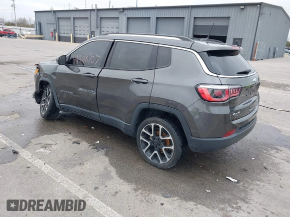 2017 Jeep Compass Limited z VIN 3C4NJDCB8HT647087, wystawiony jako IAAI lot #41998707 z przebiegiem 82 027 mil mil oraz . Historia ofert i sprzedaży dostępna na DreamBid. Obrazek 3.