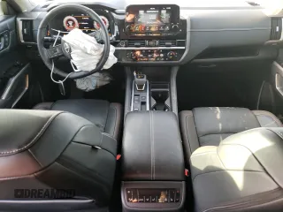 2023 Nissan Pathfinder Platinum z VIN 5N1DR3DH1PC234483, wystawiony jako Copart lot #43508515 z przebiegiem 33 399 mil mil oraz Szkoda całkowita • Salvage title. Historia ofert i sprzedaży dostępna na DreamBid. Obrazek 8.