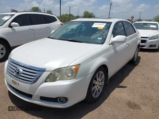 2008 Toyota Avalon XL z VIN 4T1BK36B68U292301, wystawiony jako IAAI lot #42490401 z przebiegiem 248 104 mil mil oraz . Historia ofert i sprzedaży dostępna na DreamBid. Obrazek 6.