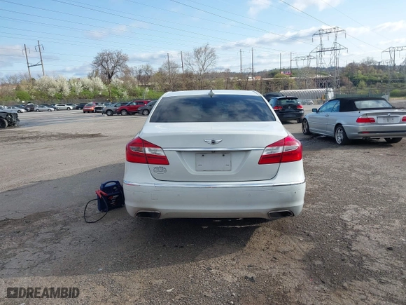 2013 Hyundai Genesis 3.8L with VIN KMHGC4DD1DU237732, listed as a IAAI auction lot 41911514 with 121,266 mi miles. Bid and sale history available at carsss.com. Image 17.