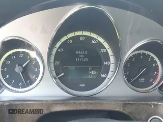 2010 Mercedes-Benz E 350 Luxury z VIN WDDHF8HB7AA114536, wystawiony jako IAAI lot #42237304 z przebiegiem 117 125 mil mil oraz . Historia ofert i sprzedaży dostępna na DreamBid. Obrazek 7.