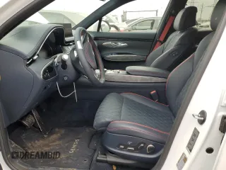 2024 Genesis GV70 Sport z VIN 5NMMCDTC9RH013882, wystawiony jako Copart lot #44504955 z przebiegiem 3 807 mil mil oraz Szkoda całkowita • Salvage title. Historia ofert i sprzedaży dostępna na DreamBid. Obrazek 7.