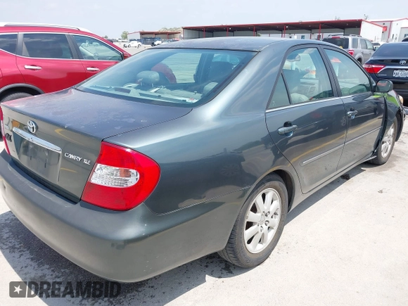 2002 Toyota Camry LE z VIN 4T1BE30KX2U591037, wystawiony jako IAAI lot #42077641 z przebiegiem 86 569 mil mil oraz . Historia ofert i sprzedaży dostępna na DreamBid. Obrazek 4.