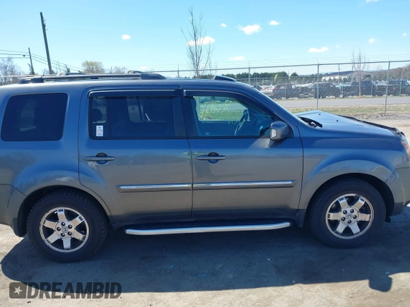 2011 Honda Pilot Touring with VIN 5FNYF4H95BB090892, listed as a IAAI auction lot 41878404 with 131,757 mi miles. Bid and sale history available at carsss.com. Image 13.