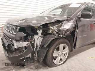 2022 Jeep Compass Latitude z VIN 3C4NJCBB1NT228814, wystawiony jako IAAI lot #41420501 z przebiegiem 36 993 mil mil oraz . Historia ofert i sprzedaży dostępna na DreamBid. Obrazek 6.
