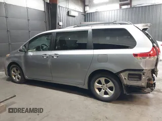 2014 Toyota Sienna LE AAS z VIN 5TDKK3DC5ES506503, wystawiony jako IAAI lot #42076671 z przebiegiem 320 016 mil mil oraz . Historia ofert i sprzedaży dostępna na DreamBid. Obrazek 15.