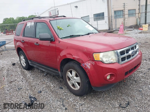 2011 Ford Escape XLT with VIN 1FMCU0D70BKB19310, listed as a IAAI auction lot 42100801 with 211,028 mi miles. Bid and sale history available at carsss.com. Image 1.