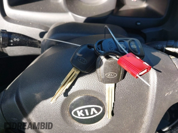 2005 Kia Sportage LX with VIN KNDJF723057130569, listed as a IAAI auction lot 41509247 with 155,777 mi miles and . Bid and sale history available at carsss.com. Image 11.