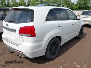 2012 Kia Sorento SX z VIN 5XYKWDA23CG231228, wystawiony jako IAAI lot #42366536 z przebiegiem 154 627 mil mil oraz . Historia ofert i sprzedaży dostępna na DreamBid. Obrazek 4.