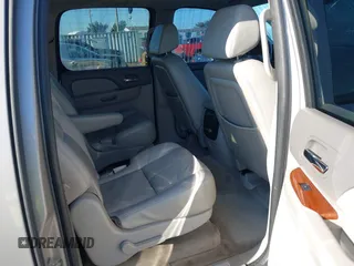 2007 GMC Yukon XL SLT with VIN 1GKFK16347J207298, listed as a IAAI auction lot 41665986 with 223,161 mi miles and . Bid and sale history available at carsss.com. Image 8.