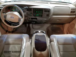 2003 Ford Excursion Limited z VIN 1FMNU43S43EA49493, wystawiony jako Copart lot #84454084 z przebiegiem 280 429 mil mil oraz Szkoda całkowita • Salvage title. Historia ofert i sprzedaży dostępna na DreamBid. Obrazek 8.