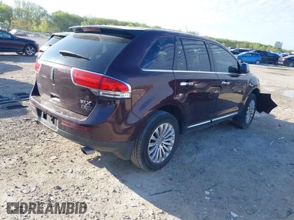 2011 Lincoln MKX z VIN 2LMDJ6JK4BBJ00864, wystawiony jako IAAI lot #42119159 z przebiegiem 145 114 mil mil oraz . Historia ofert i sprzedaży dostępna na DreamBid. Obrazek 4.