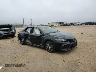 2022 Toyota Camry SE with VIN 4T1G11AK4NU621285, listed as a Copart auction lot 42972115 with 51,541 mi miles and Salvage Title. Bid and sale history available at carsss.com. Image 11.
