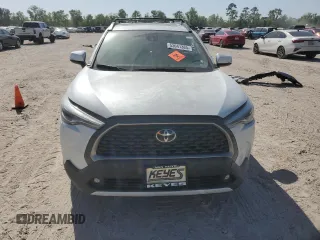 2022 Toyota Corolla Cross XLE with VIN 7MUDAAAG2NV013763, listed as a Copart auction lot 53041385 with 13 mi miles and Clean title. Bid and sale history available at DreamBid. Image 5.
