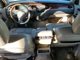 2003 Lincoln Town Car Signature z VIN 1LNHM82W73Y612608, wystawiony jako Copart lot #88304985 z przebiegiem Nie podano mil oraz Nie do naprawy • Non repairable. Historia ofert i sprzedaży dostępna na DreamBid. Obrazek 8.