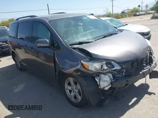 2020 Toyota Sienna LE Auto Access Seat с VIN 5TDKZ3DC0LS070040, выставлен на аукционе IAAI как лот 42273074 с пробегом 70 180 миль миль и . История ставок и продаж доступна на DreamBid. Изображение 1.