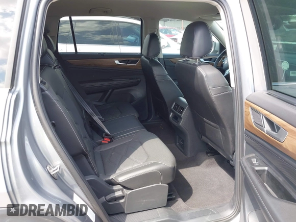 2024 Volkswagen Atlas SE z VIN 1V2WR2CA3RC567572, wystawiony jako IAAI lot #42042562 z przebiegiem 28 684 mil mil oraz . Historia ofert i sprzedaży dostępna na DreamBid. Obrazek 8.
