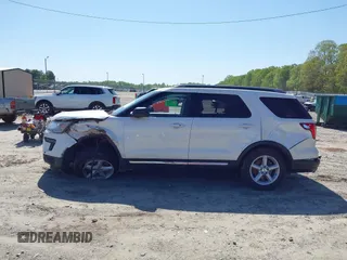 2018 Ford Explorer XLT z VIN 1FM5K7DH5JGC22286, wystawiony jako IAAI lot #42001333 z przebiegiem 140 878 mil mil oraz . Historia ofert i sprzedaży dostępna na DreamBid. Obrazek 6.