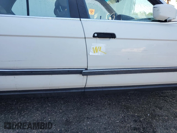 1991 BMW 7 Series z VIN WBAGC4310MDC27706, wystawiony jako Copart lot #81496754 z przebiegiem Nie podano mil oraz Nie do naprawy • Non repairable. Historia ofert i sprzedaży dostępna na DreamBid. Obrazek 12.