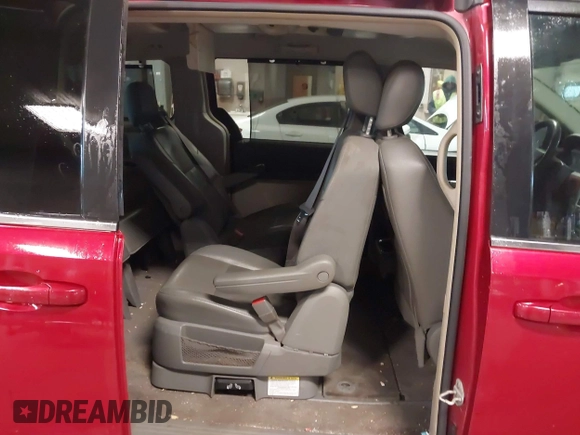 2008 Chrysler Town & Country Touring with VIN 2A8HR54P48R722319, listed as a IAAI auction lot 42262711 with 220,502 mi miles and . Bid and sale history available at DreamBid. Image 8.