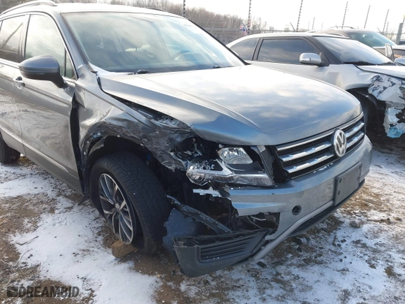 2020 Volkswagen Tiguan SE with VIN 3VV2B7AX7LM066135, listed as a IAAI auction lot 41349357 with 106,575 mi miles. Bid and sale history available at carsss.com. Image 6.