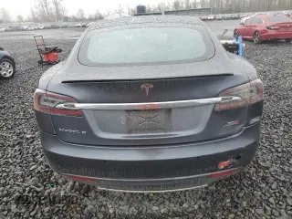 2016 Tesla Model S 90D z VIN 5YJSA1E47GF129744, wystawiony jako Copart lot #47797395 z przebiegiem 87 678 mil mil oraz Szkoda całkowita • Salvage title. Historia ofert i sprzedaży dostępna na DreamBid. Obrazek 6.