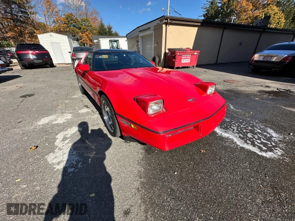 1990 Chevrolet Corvette z VIN 1G1YY2385L5119459, wystawiony jako Copart lot #85641214 z przebiegiem 51 537 mil mil oraz Czysty tytuł • Clean title. Historia ofert i sprzedaży dostępna na DreamBid. Obrazek 1.