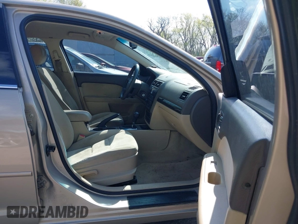 2007 Ford Fusion SEL with VIN 3FAHP081X7R172709, listed as a IAAI auction lot 42018164 with 156,931 mi miles. Bid and sale history available at carsss.com. Image 5.