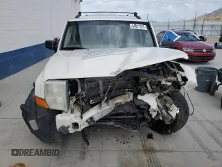 2008 Jeep Commander Sport with VIN 1J8HG48K68C111330, listed as a Copart auction lot 54011375 with 207,641 mi miles and Salvage title. Bid and sale history available at DreamBid. Image 5.