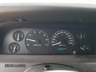 2004 Jeep Grand Cherokee Laredo z VIN 1J4GW48S84C177274, wystawiony jako Copart lot #56468855 z przebiegiem 236 014 mil mil oraz Szkoda całkowita • Salvage title. Historia ofert i sprzedaży dostępna na DreamBid. Obrazek 9.