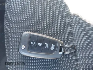 2018 Hyundai Accent SE z VIN 3KPC24A32JE019908, wystawiony jako IAAI lot #42358605 z przebiegiem 59 693 mil mil oraz . Historia ofert i sprzedaży dostępna na DreamBid. Obrazek 11.
