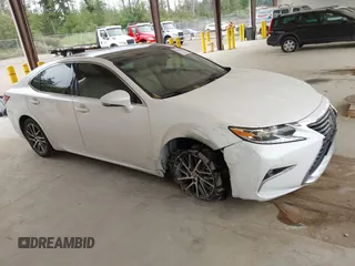 2016 Lexus ES 330 z VIN 58ABK1GG4GU031836, wystawiony jako IAAI lot #42473667 z przebiegiem 84 827 mil mil oraz . Historia ofert i sprzedaży dostępna na DreamBid. Obrazek 1.