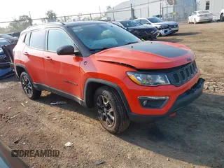 2018 Jeep Compass Trailhawk z VIN 3C4NJDDBXJT212723, wystawiony jako IAAI lot #42469638 z przebiegiem 108 000 mil mil oraz . Historia ofert i sprzedaży dostępna na DreamBid. Obrazek 1.
