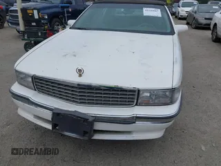 1995 Cadillac DeVille z VIN 1G6KD52B1SU278042, wystawiony jako IAAI lot #42142667 z przebiegiem 79 943 mil mil oraz . Historia ofert i sprzedaży dostępna na DreamBid. Obrazek 6.