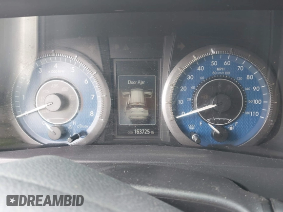2015 Toyota Sienna XLE with VIN 5TDYK3DC3FS529256, listed as a IAAI auction lot 42172570 with 163,725 mi miles and . Bid and sale history available at carsss.com. Image 7.