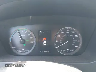 2016 Hyundai Sonata Hybrid SE with VIN KMHE24L15GA025570, listed as a IAAI auction lot 41735029 with 142,346 mi miles. Bid and sale history available at carsss.com. Image 7.