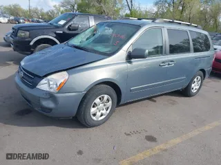 2006 Kia Sedona LX with VIN KNDMB233966090557, listed as a IAAI auction lot 42079046 with 198,851 mi miles. Bid and sale history available at carsss.com. Image 2.