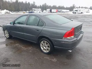 2006 Volvo S60 2.5T with VIN YV1RH592062546113, listed as a IAAI auction lot 41688006 with 185,277 mi miles. Bid and sale history available at carsss.com. Image 3.