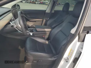 2021 Tesla Model Y Performance z VIN 5YJYGDEF0MF258819, wystawiony jako Copart lot #53944085 z przebiegiem 55 252 mil mil oraz Szkoda całkowita • Salvage title. Historia ofert i sprzedaży dostępna na DreamBid. Obrazek 7.