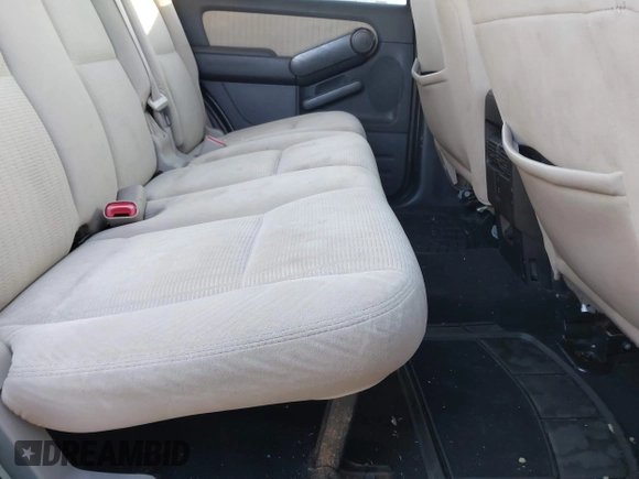 2008 Ford Explorer XLT with VIN 1FMEU63E38UA67079, listed as a IAAI auction lot 41398034 with 239,724 mi miles. Bid and sale history available at carsss.com. Image 7.