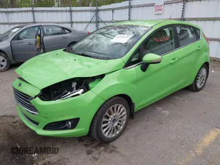 2014 Ford Fiesta Titanium z VIN 3FADP4FJ8EM165941, wystawiony jako IAAI lot #42221629 z przebiegiem 105 582 mil mil oraz . Historia ofert i sprzedaży dostępna na DreamBid. Obrazek 2.