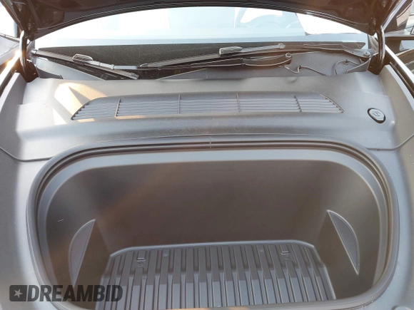 2025 Tesla Model Y Long Range with VIN 7SAYGDED5SF281818, listed as a IAAI auction lot 41302611 with 395 mi miles and . Bid and sale history available at DreamBid. Image 10.