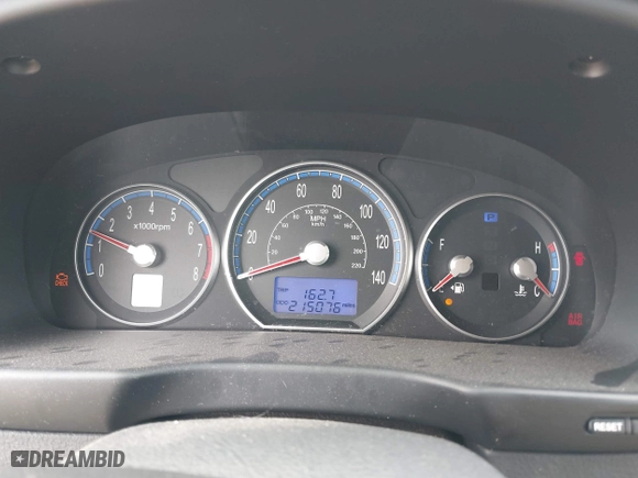 2008 Hyundai Santa Fe SE with VIN 5NMSH13E78H206880, listed as a IAAI auction lot 42036580 with 215,076 mi miles. Bid and sale history available at carsss.com. Image 7.