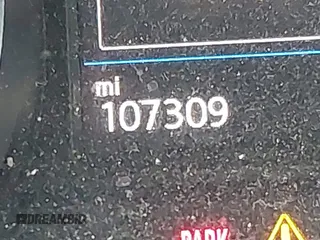 2018 Volkswagen Atlas SE z VIN 1V2FR2CA2JC540657, wystawiony jako IAAI lot #42115554 z przebiegiem 107 309 mil mil oraz . Historia ofert i sprzedaży dostępna na DreamBid. Obrazek 15.