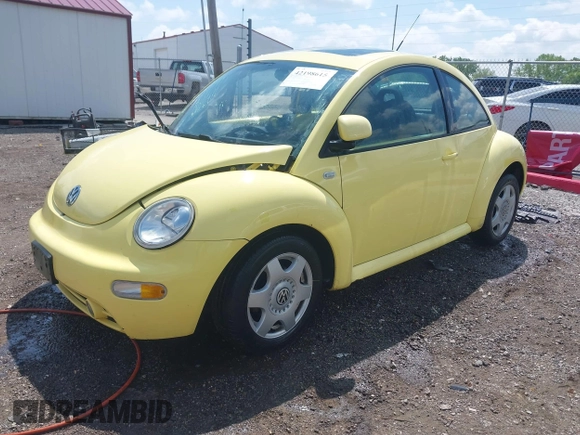 2000 Volkswagen Beetle GLS z VIN 3VWCA21C4YM414855, wystawiony jako IAAI lot #42198615 z przebiegiem 128 131 mil mil oraz . Historia ofert i sprzedaży dostępna na DreamBid. Obrazek 2.