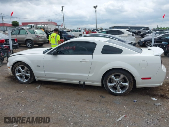 2008 Ford Mustang GT Deluxe с VIN 1ZVHT82H185196893, выставлен на аукционе IAAI как лот 42497243 с пробегом Не указан миль и . История ставок и продаж доступна на DreamBid. Изображение 13.